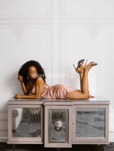 escorts Naomi Carlysle