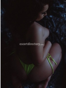 escorts Holly Cherry