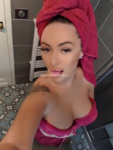 escorts Carlitahot