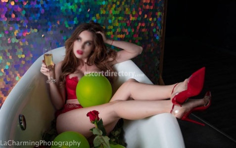 escorts Nicole Clicqout