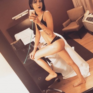 escorts GroovyTina