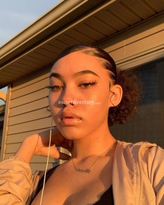 escorts Monae