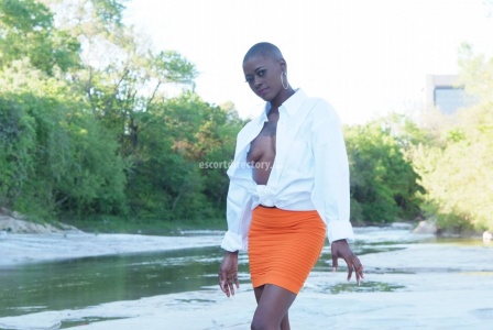 escorts Indya Stackz