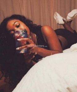 escorts PetitelilTreat