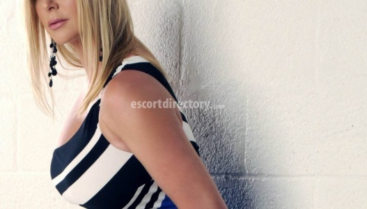 fe2717da5dd4609f6eb13bc70b726e3c.jpg escorts The Sexy Swinger