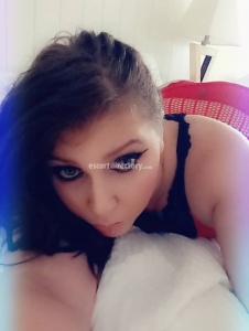 escorts Candi Roe