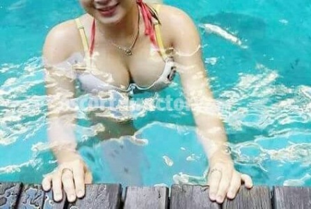 escorts MELLY BIG BOOBS