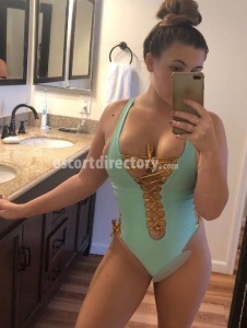 escorts Adriana Novak