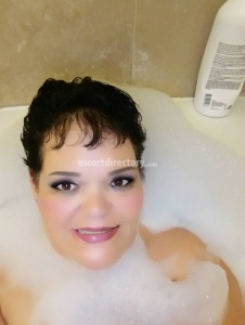 escorts Captivating Carissa