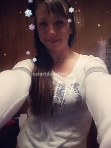 escorts Chloe Cummins