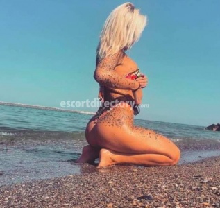 escorts Blonde girl