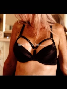 6df1551b8d39ffb33027c00944c0eba4.jpg escorts LAUREN X