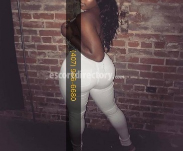 escorts Chocolate bombshell