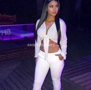 escorts bella brunette