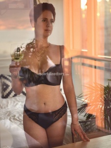 882649a128579cfbd217b23e2f3db298.jpg escorts Poppy Black