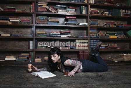 escorts Adahlia Cole