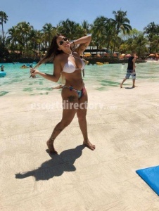 escorts Renata Faverom