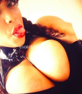 escorts The Golden Beauty
