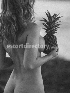 09807e6245387b650cedd3f625fa654e.jpg escorts Violette Fitness Model