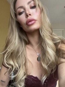 escorts Hot sexy blonde available for you 213 808 0243