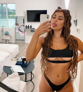 escorts Looking for a cool person to have a relaxing time with