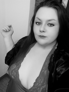 pp5bht3q-thicc-thighs-and-green-eyes.jpg escorts Thicc thighs and green eyes