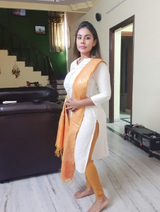 escorts RICH LADY WANT BOYS FOR FUN WITH EARN WITH LADIES