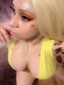 escorts Blonde and busty